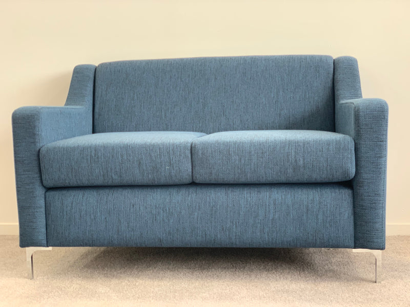 products/noir_commercial_sofa_2.jpg